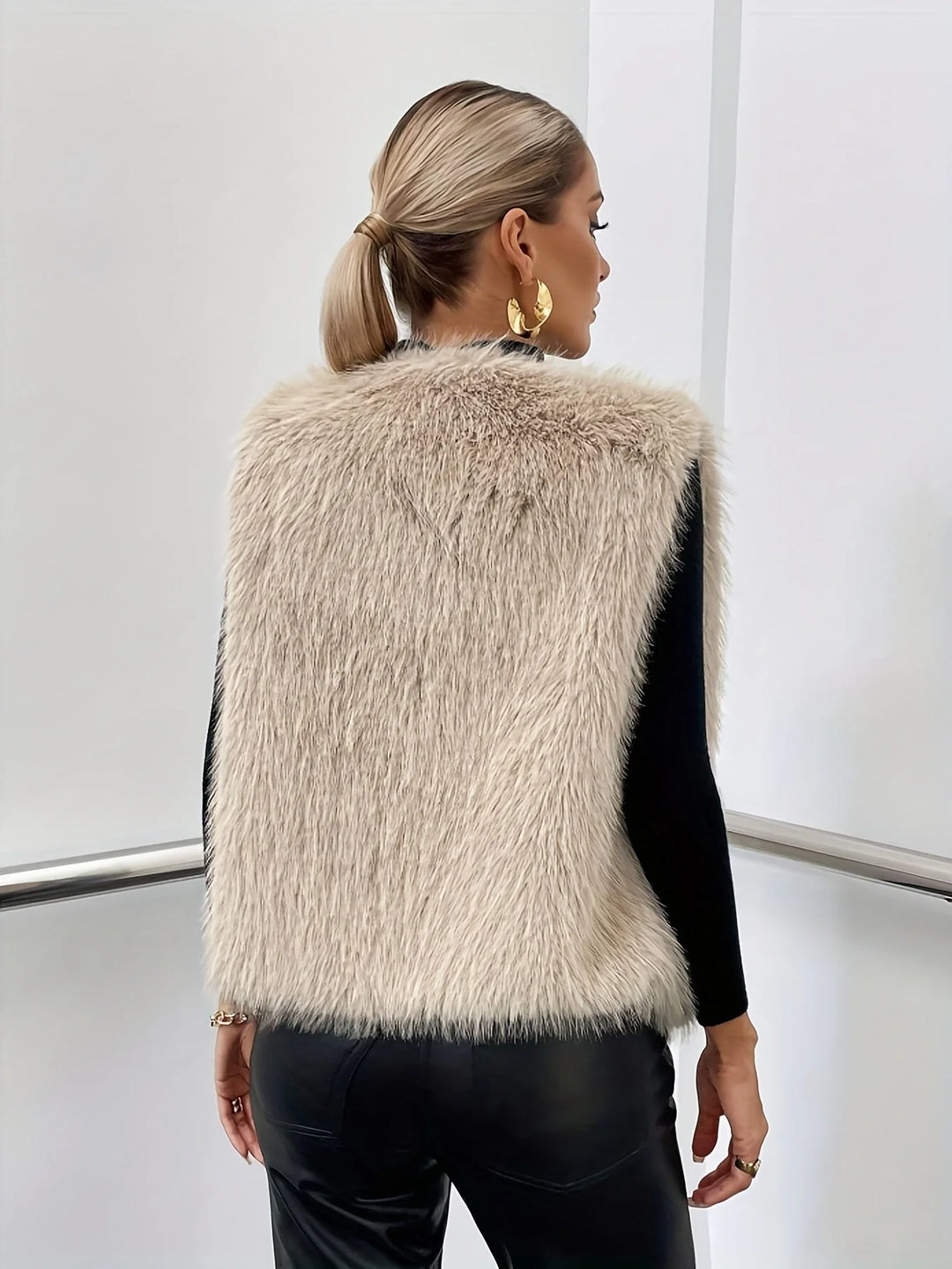 Sleeveless Fur Vest with Elegant Cozy Design for Women