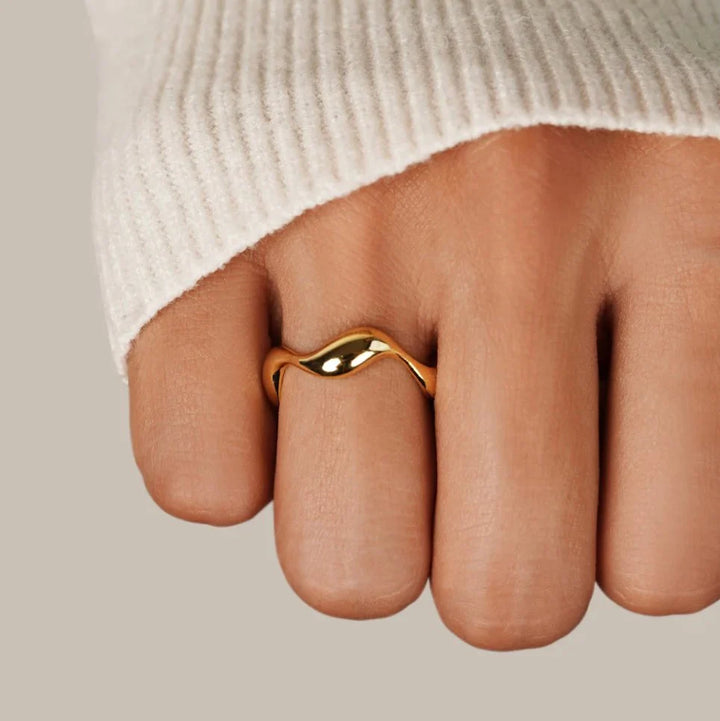 Wave Ring with a Sophisticated Design For Women