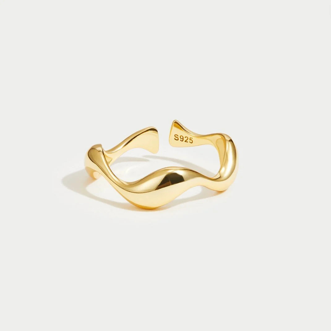 Wave Ring with a Sophisticated Design For Women