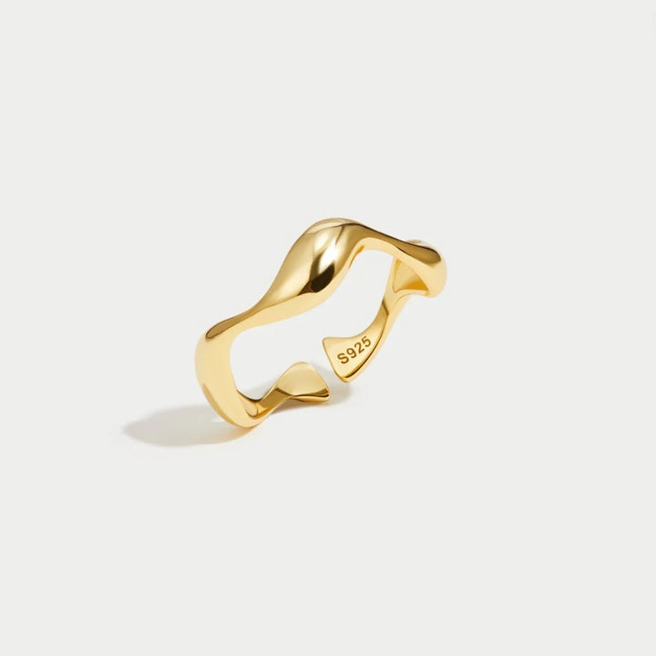 Wave Ring with a Sophisticated Design For Women