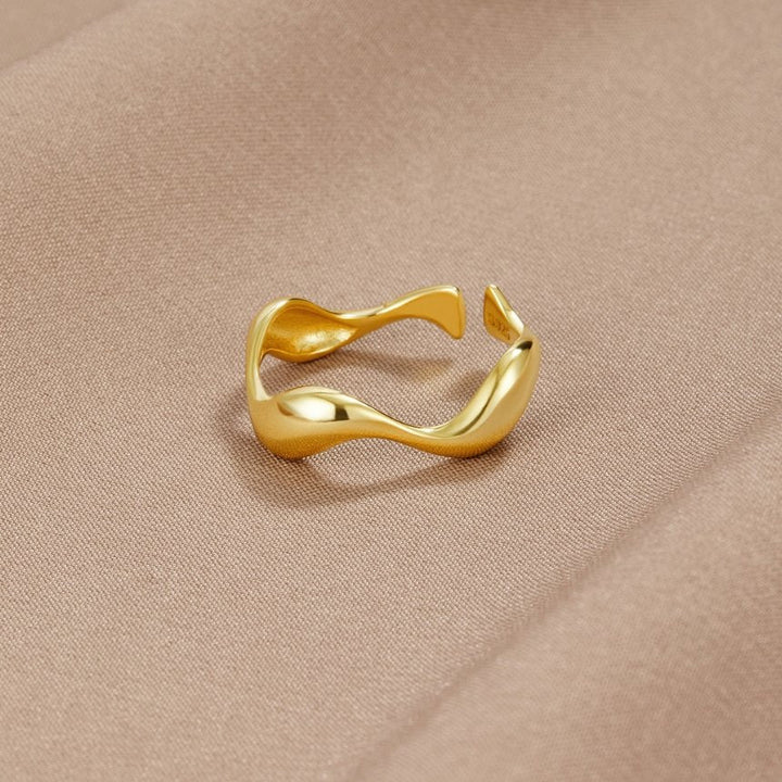 Wave Ring with a Sophisticated Design For Women