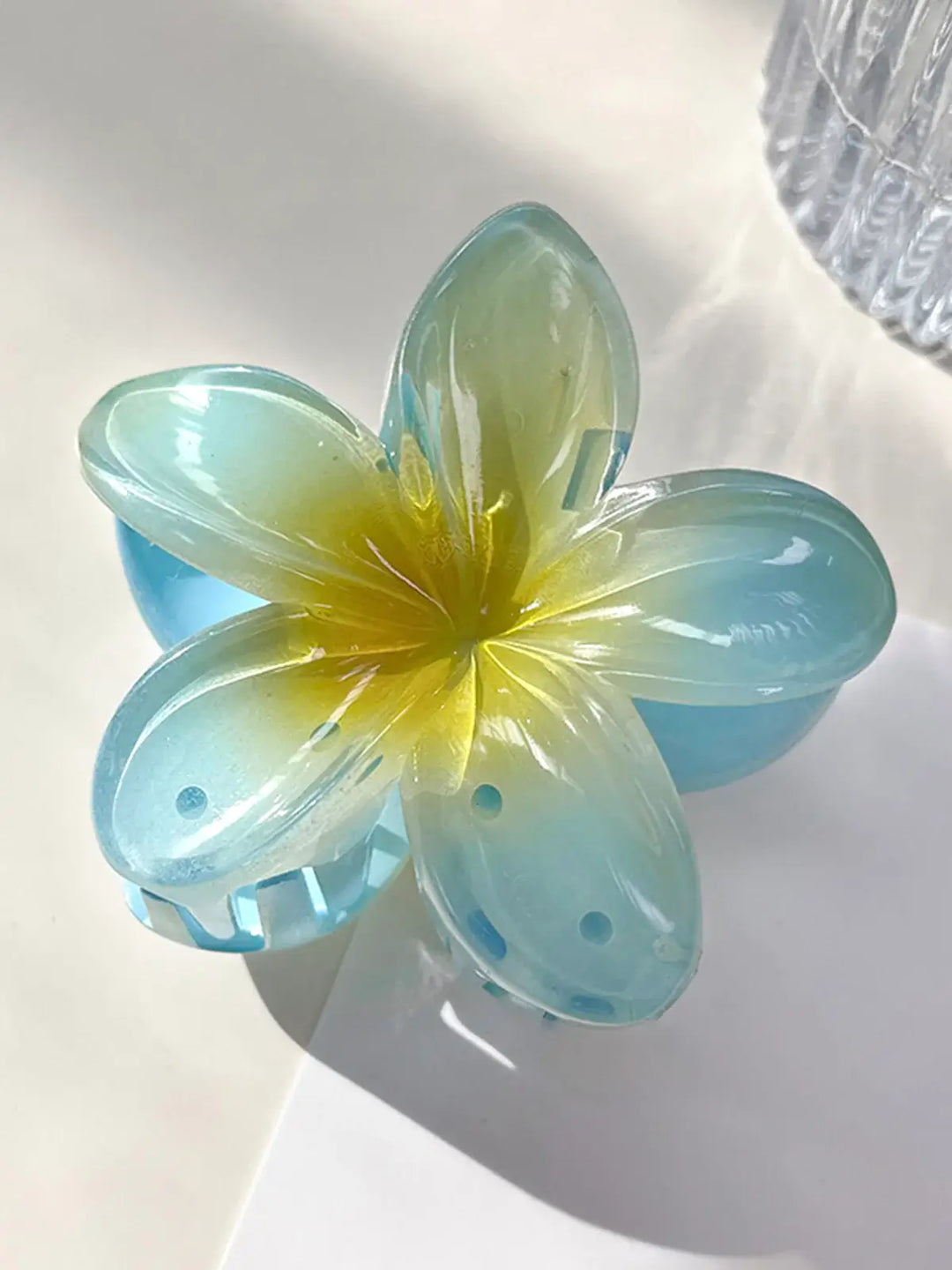 Radiant Floral Hair Clip with an Elegant Design For Women